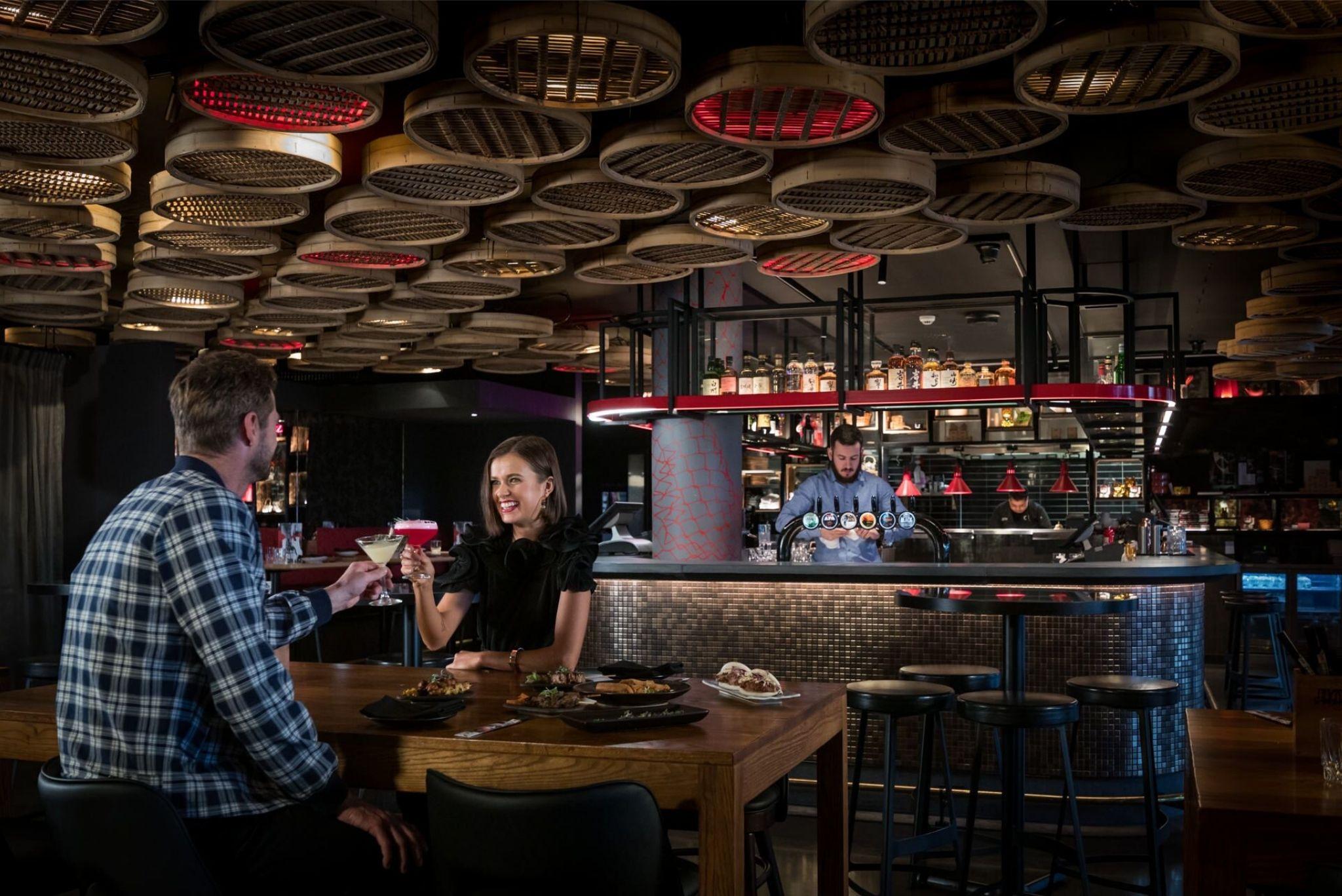 Qt 웰링턴 아파트먼트 외부 사진 The interior of a Starbucks Reserve store