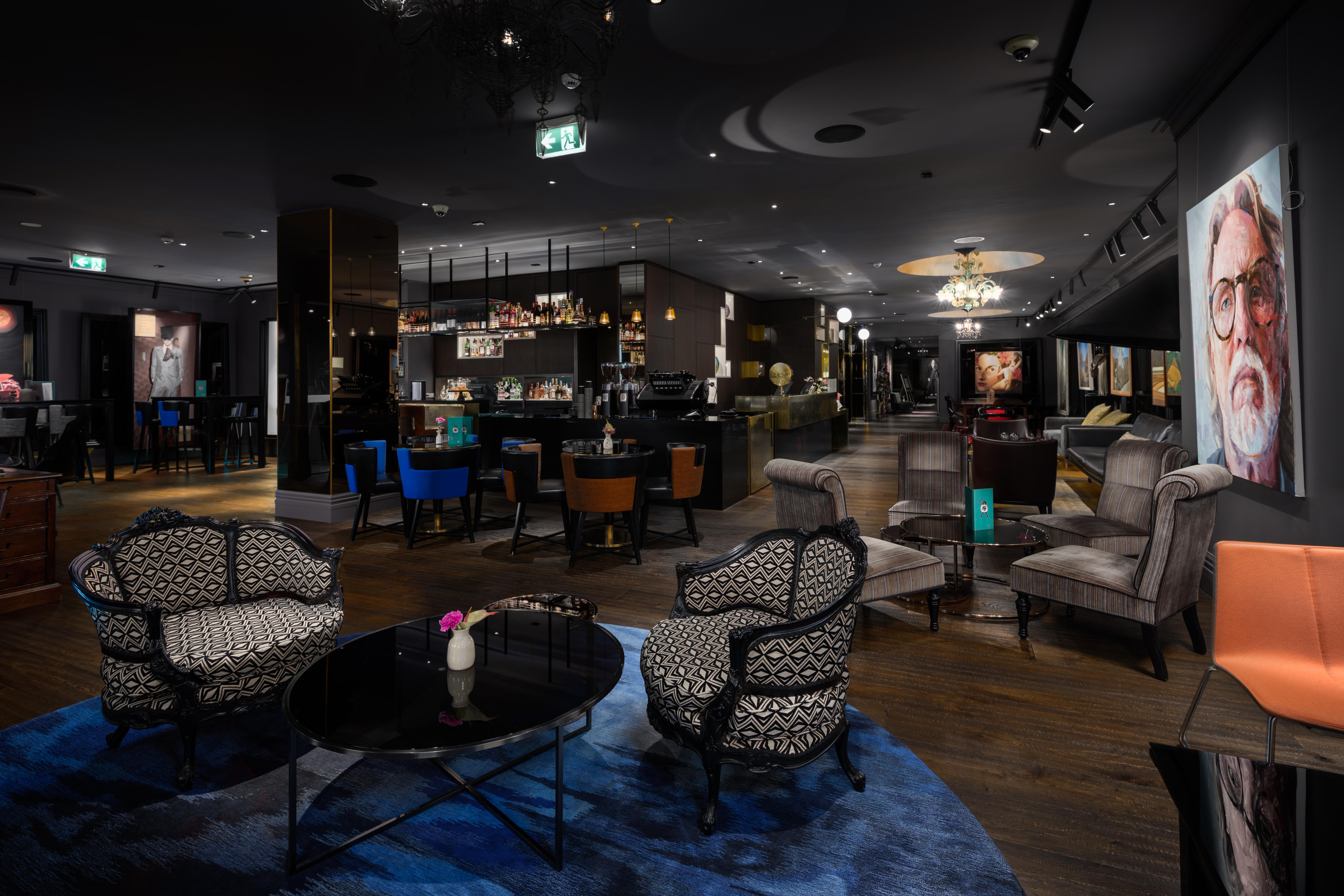 Qt 웰링턴 아파트먼트 외부 사진 The Lounge at London Heathrow Airport