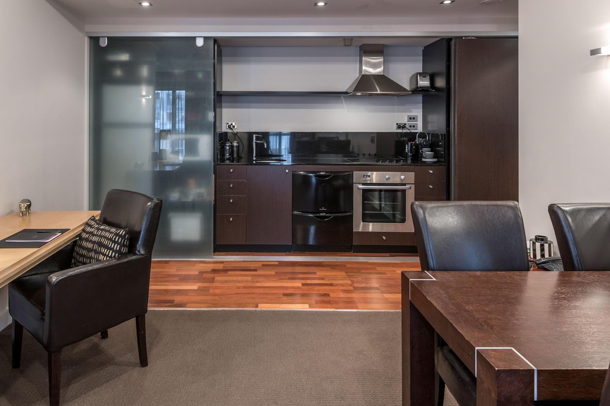 Qt 웰링턴 아파트먼트 외부 사진 A kitchen in a serviced apartment