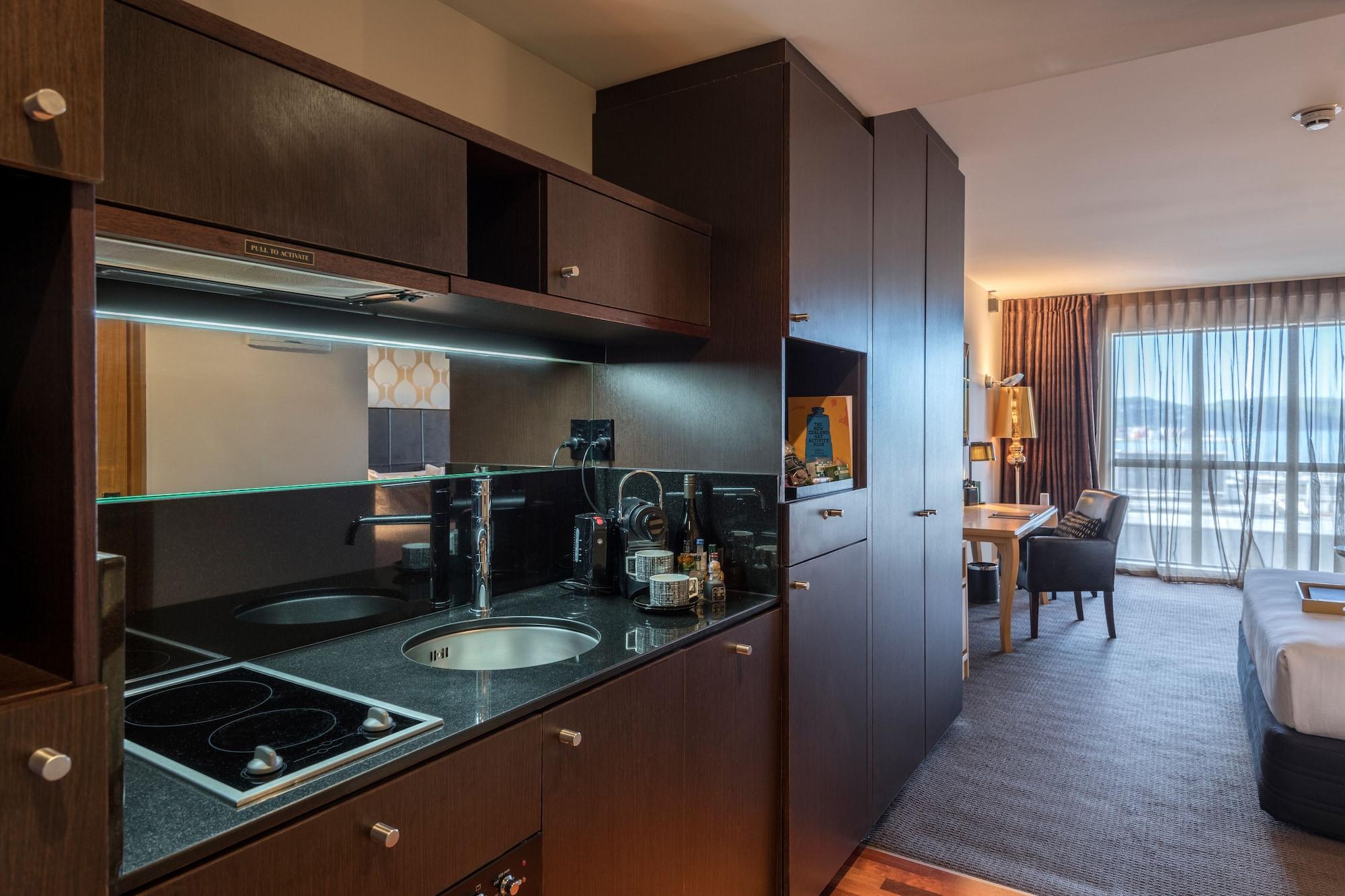 Qt 웰링턴 아파트먼트 외부 사진 Kitchenette in a serviced apartment