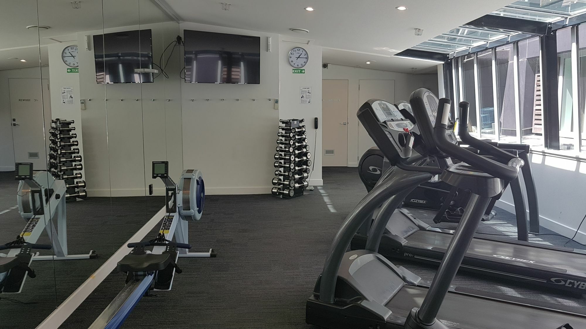 Qt 웰링턴 아파트먼트 외부 사진 The gym at the London Boat Show