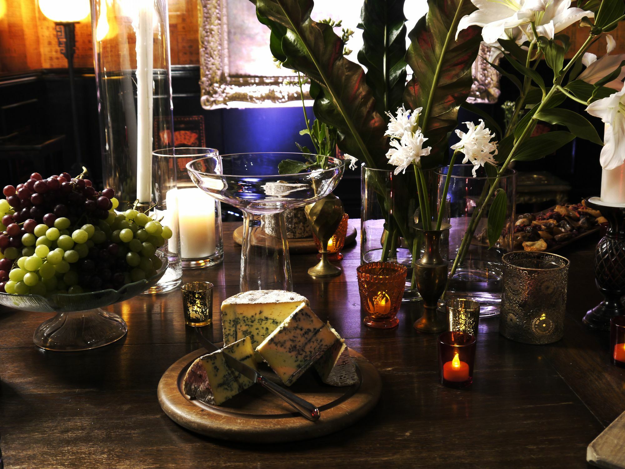 Qt 웰링턴 아파트먼트 외부 사진 A cheese board at a party